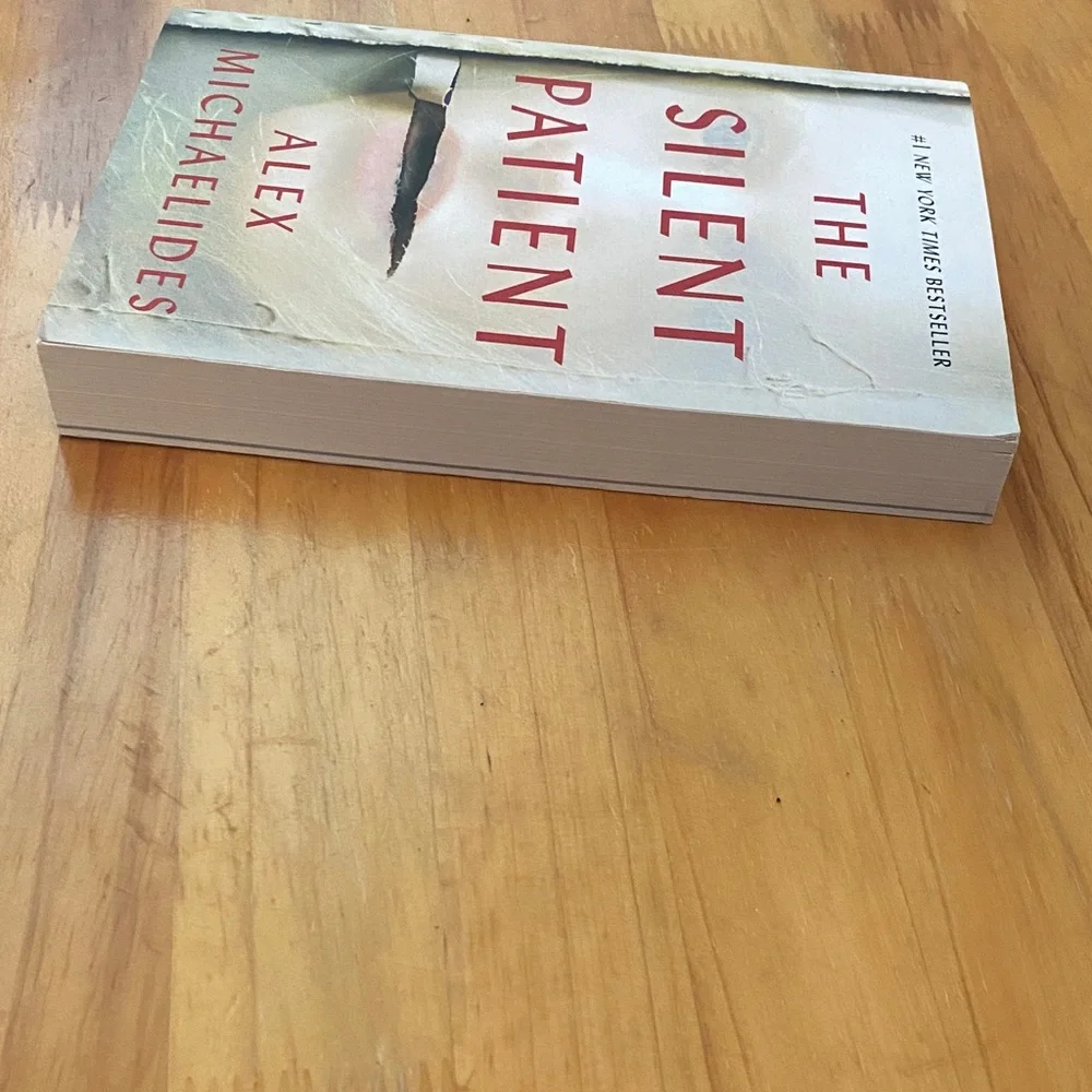 The Silent Patient by Alex Michaelides Paperback Book